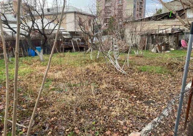 Հողատարածք բնակելի շինությունների համար Գյուլբենկյան փողոցում Արաբկիրում, 600 քմ