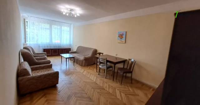 3 սենյականոց բնակարան Սարյանի փողոցում, 74 քմ, 1/8 հարկ, քարե շենք