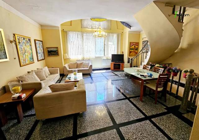 Երեք հարկանի քարե տուն Սայաթ-Նովայի պողոտայում կենտրոնում, 240 ք.մ., 2 սանհանգույց, եվրովերանորոգված