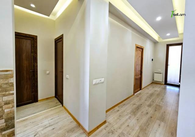 Երկու հարկանի քարե տուն 41-րդ փողոցում Զովունիում, 600 ք.մ., 3+ սանհանգույց