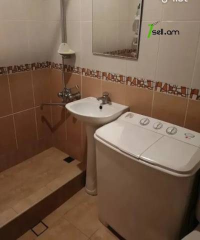 2 սենյականոց բնակարան Լվովյան փողոցում, 54 քմ, 2/5 հարկ, կոսմետիկ վերանորոգում, քարե շենք