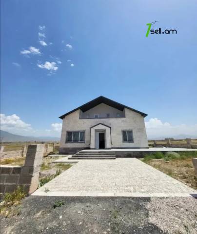 Երկու հարկանի քարե տուն Զովունիում, 500 ք.մ., կապիտալ վերանորոգված