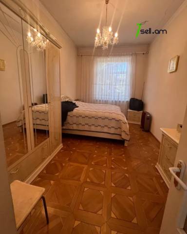 Երեք հարկանի քարե տուն Մարշալ Բաղրամյան պողոտայում Արաբկիրում, 840 ք.մ., 2 սանհանգույց