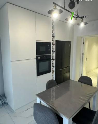 4 սենյականոց բնակարան Դրոյի փողոցում, 108 ք.մ., դիզայներական ոճով վերանորոգված, քարե շենք