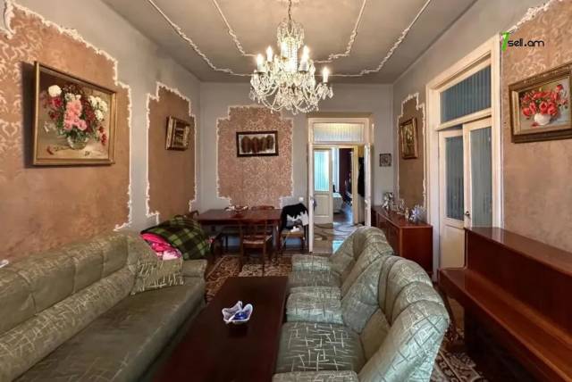 3 սենյականոց բնակարան Կիևյան փողոցում, 100 քմ, նախավերջին հարկ, 2 սանհանգույց, բարձր առաստաղներ