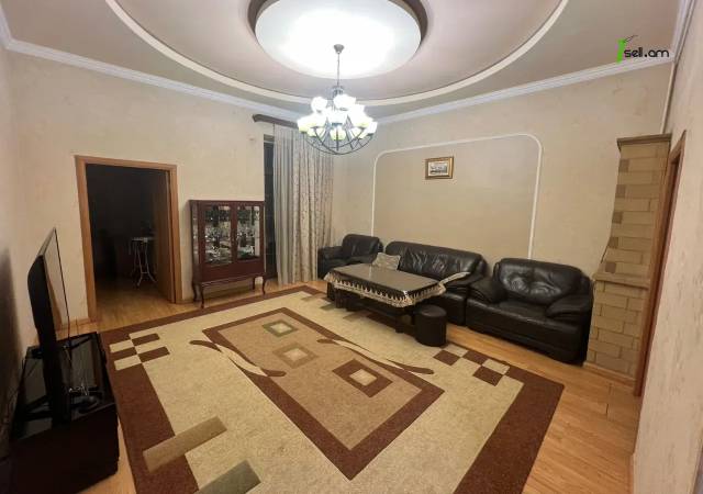 3 սենյականոց բնակարան Մոսկովյան փողոցում, 85 ք.մ., բարձր առաստաղներ, կապիտալ վերանորոգված, քարե շենք