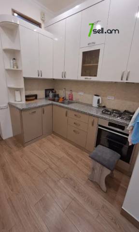 3 սենյականոց բնակարան Կոմիտասի պողոտայում, 110 քմ, 2/4 հարկ, 2 սանհանգույց, մի քանի պատշգամբ