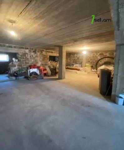 Երկու հարկանի քարե տուն Նոր Նորքում, 800 ք.մ., 3+ սանհանգույց, եվրովերանորոգված