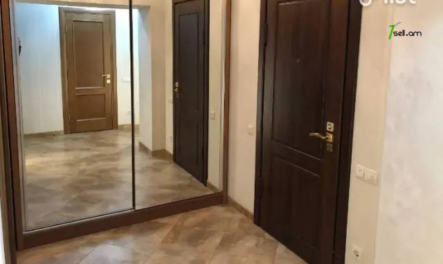 2 սենյականոց բնակարան Սայաթ-Նովայի պողոտայում, 61 ք.մ., 3/5 հարկ, կապիտալ վերանորոգված, քարե շենք