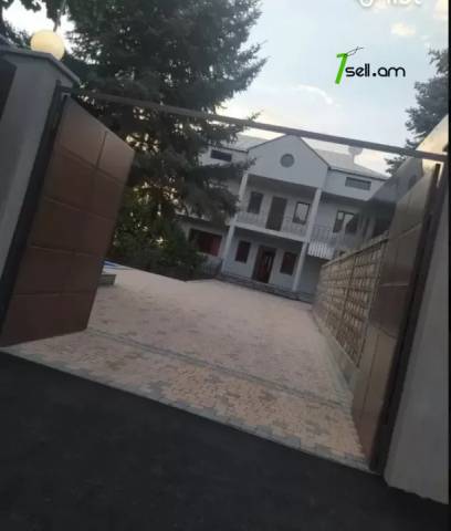 Երկու հարկանի քարե տուն Արաբկիրում, 604 ք.մ., 3+ սանհանգույց, եվրովերանորոգված