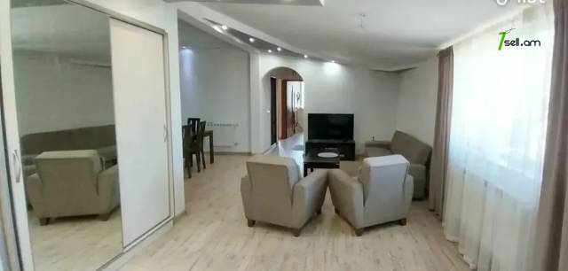 3 սենյականոց բնակարան նորակառույց շենքում Արամ Խաչատրյան փողոցում, 89 քմ, 2 սանհանգույց