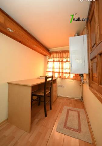 3 սենյականոց բնակարան Պուշկինի փողոցում, 75 ք.մ., 2 սանհանգույց, 1/5 հարկ