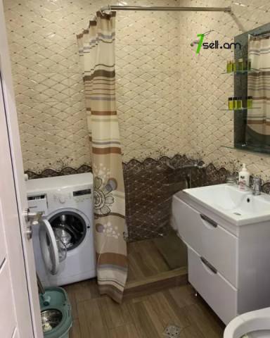 3 սենյականոց բնակարան Կորյունի փողոցում, 90 ք.մ., կապիտալ վերանորոգված, քարե շենք