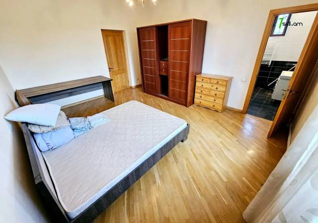 Երեք հարկանի քարե տուն Բագրևանդի 44-րդ փողոցում Նոր Նորքում, 1340 ք.մ., 3+ սանհանգույց