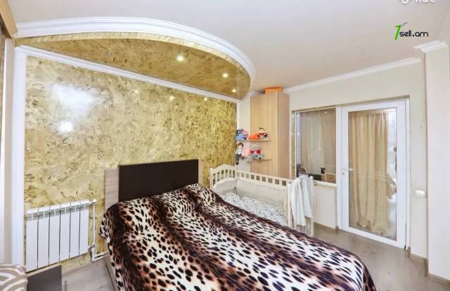 3 սենյականոց բնակարան, Զաքյան փողոցի 1-ին նրբանցք, 78 ք.մ., նախավերջին հարկ, կապիտալ վերանորոգված