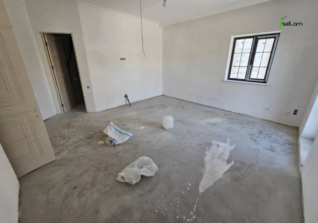 Երեք հարկանի քարե տուն Գևորգ Վարդանյան փողոցում Արաբկիրում, 1660 քմ, 3+ սանհանգույց