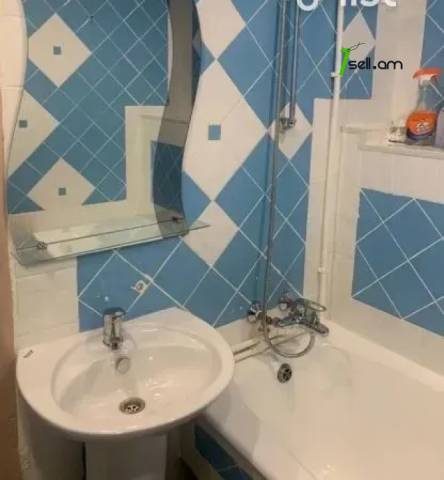 2 սենյականոց բնակարան Սայաթ-Նովայի պողոտայում, 72 ք.մ., մի քանի պատշգամբ, 8/10 հարկ