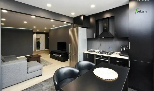 3 սենյականոց բնակարան Սարյան փողոցում, 77 ք.մ., դիզայներական ոճով վերանորոգված, քարե շենք