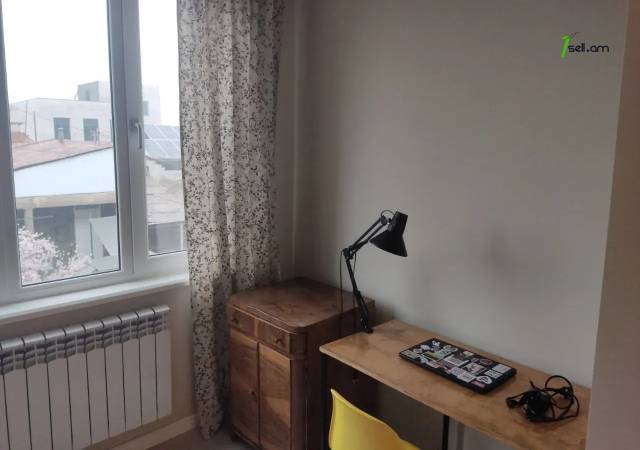 2 սենյականոց բնակարան Արամ Խաչատրյանի փողոցում, 56 ք.մ., նախավերջին հարկ, եվրովերանորոգված