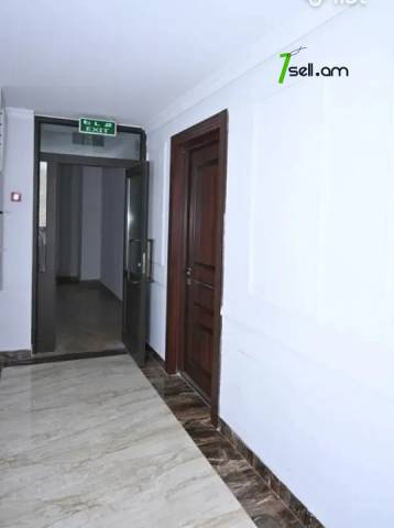 3 սենյականոց բնակարան նորակառույց շենքում Հանրապետության փողոցում, 55 քմ, նախավերջին հարկ