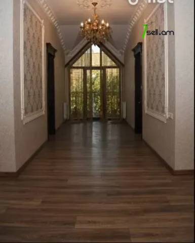 Երկու հարկանի քարե տուն Քաջազնունի փողոցում կենտրոնում, 450 ք.մ., 3+ սանհանգույց