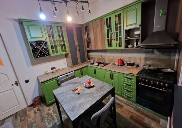 3 սենյականոց բնակարան Ազատության պողոտայում, 126 քմ, 1/5 հարկ, կապիտալ վերանորոգված, քարե շենք