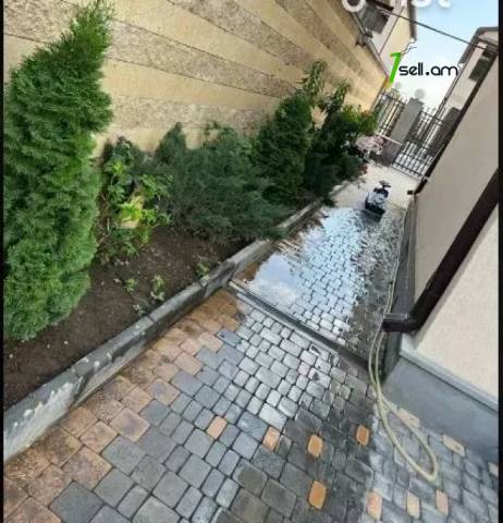 Երեք հարկանի թաունհաուզ, Աջափնյակ Գ-1 Աջափնյակում, 482 ք.մ., 2 սանհանգույց, կապիտալ վերանորոգված