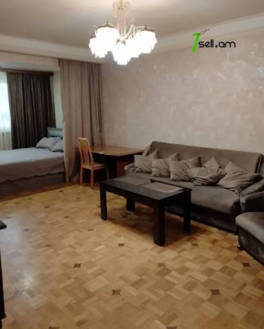 1 սենյականոց բնակարան Քաջազնունի փողոցում, 40 քմ, նախավերջին հարկ, կապիտալ վերանորոգված, քարե շենք