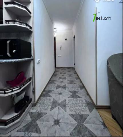 3 սենյականոց բնակարան, Zaqyan Street, 70 ք.մ., 3/5 հարկ, կապիտալ վերանորոգված, քարե շենք