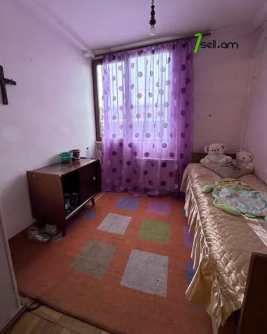 3 սենյականոց բնակարան Մարգարյան փողոցում, 73 քմ, 1/5 հարկ, մասնակի վերանորոգում, քարե շենք