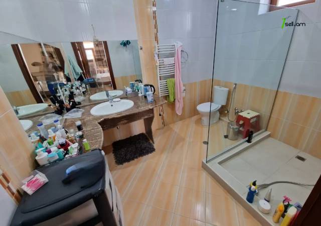 Երկու հարկանի քարե տուն Նոր Նորքում, 1000 ք.մ., 3+ սանհանգույց, կապիտալ վերանորոգված