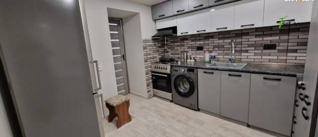 Մեկ հարկանի քարե տուն, Չարենցի նրբանցք կենտրոնում, 100 ք.մ., կապիտալ վերանորոգված