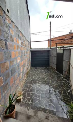 Երեք հարկանի քարե տուն Զաքարիա Քանաքեռցու փողոցում Քանաքեռ Զեյթունում, 250 քմ, 3+ սանհանգույց