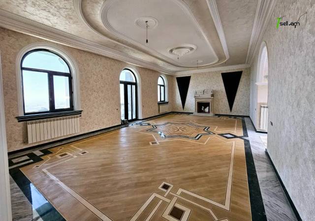 Երեք հարկանի քարե տուն Նորքի 9-րդ փողոցում Նորք Մարաշում, 1400 քմ, 3+ սանհանգույց