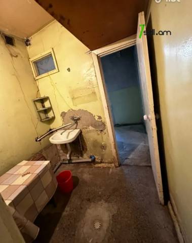 2 սենյականոց բնակարան Ռուբինյանց փողոցում, 58 ք.մ., 2/5 հարկ, քարե շենք