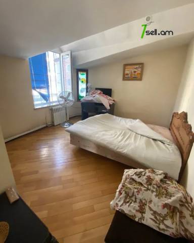 Երկու հարկանի քարե տուն Արաբկիրի 33-րդ փողոցում Արաբկիրում, 150 ք.մ., 3+ սանհանգույց