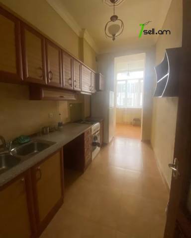 3 սենյականոց բնակարան Ամիրյան փողոցում, 90 ք.մ., 2 սանհանգույց, բարձր առաստաղներ