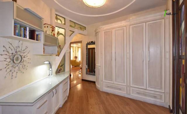 4 սենյականոց բնակարան Թումանյան փողոցում, 135 ք.մ., 3/5 հարկ, 2 սանհանգույց, բարձր առաստաղներ