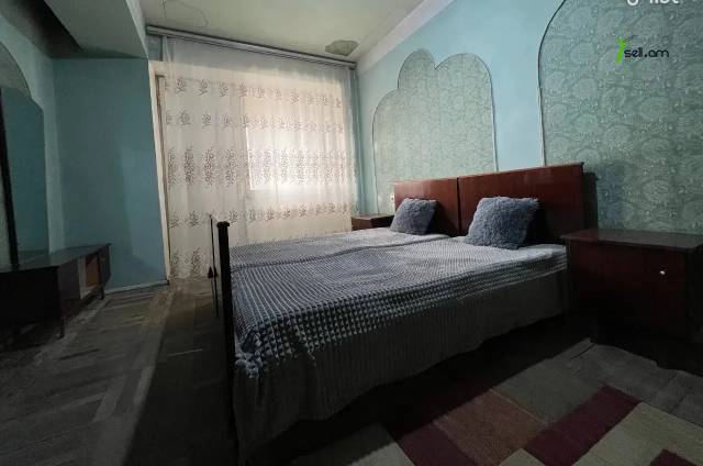 4 սենյականոց բնակարան Արամ Մանուկյանի փողոցում, 100 ք.մ., մի քանի պատշգամբ, մասնակի վերանորոգում