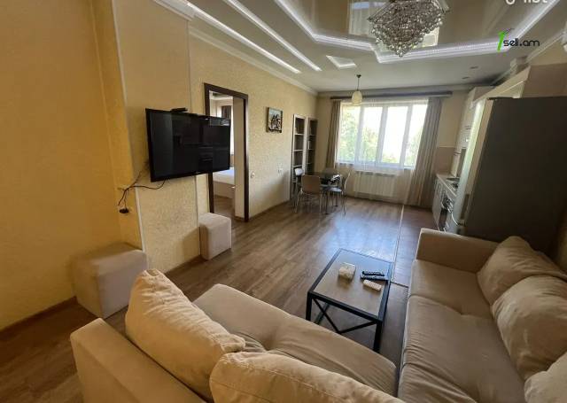 4 սենյականոց բնակարան Սայաթ-Նովայի պողոտայում, 86 քմ, 4/7 հարկ, 2 սանհանգույց, կապիտալ վերանորոգված