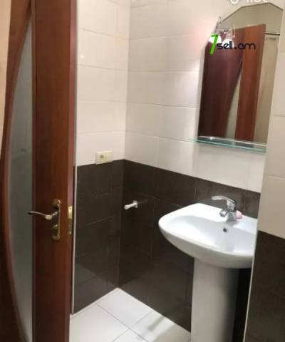 3 սենյականոց բնակարան նորակառույց շենքում Նիկողայոս Ադոնցի փողոցում, 100 ք.մ., 3/8 հարկ