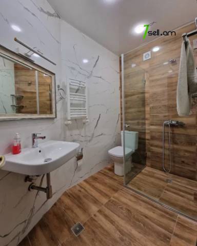 Երկու հարկանի քարե ամառանոց, Ջրվեժ թաղամաս Ջրվեժում, 800 ք.մ., 2 սանհանգույց, կապիտալ վերանորոգված