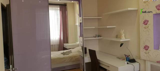 Երկու հարկանի քարե տուն Ավետիս Ահարոնյանի փողոցում Քանաքեռ Զեյթունում, 230 ք.մ., 3+ սանհանգույց