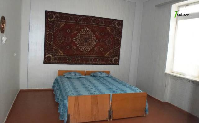 Երկու հարկանի քարե տուն, Օդանավակայան 2-րդ թաղամաս Գյումրիում, 361 ք.մ., կոսմետիկ վերանորոգում