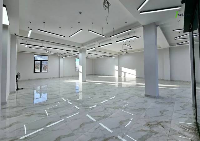Բազմաֆունկցիոնալ գույք, Եղվարդի խճուղի Զովունիում, 2150 ք.մ.