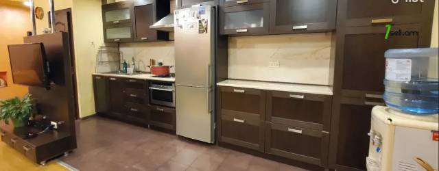 3 սենյականոց բնակարան Սունդուկյան փողոցում, 90 քմ, մի քանի պատշգամբ, կապիտալ վերանորոգված