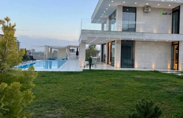 Երեք հարկանի քարե տուն Ղափանցյան փողոցում Արաբկիրում, 450 ք.մ., 3+ սանհանգույց