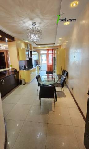 Ընդարձակ 3 սենյականոց բնակարան նորակառույց շենքում Աբովյան փողոցում, 185 ք.մ., 10/14 հարկ