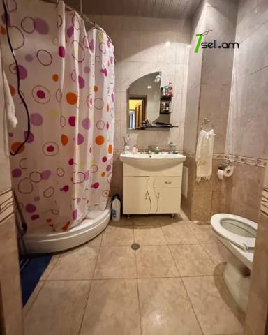 2 սենյականոց բնակարան Բրյուսովի փողոցում, 60 ք.մ., 1/4 հարկ, կապիտալ վերանորոգված, քարե շենք