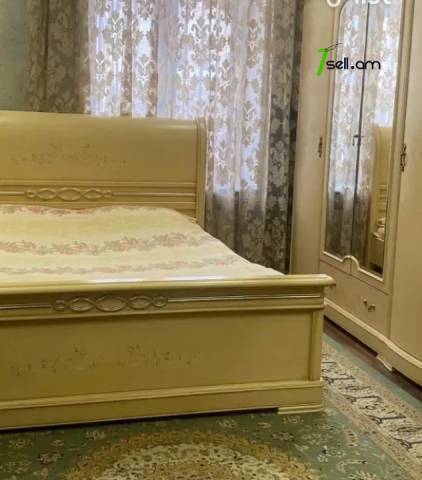 3 սենյականոց բնակարան Արցախի պողոտայում, 80 քմ, 2/5 հարկ, կապիտալ վերանորոգված, քարե շենք